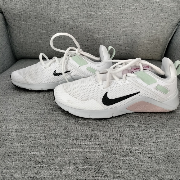 Nike Legend Essential Women's Sneaker Shoe Limited Edition White - Picture 2 of 7